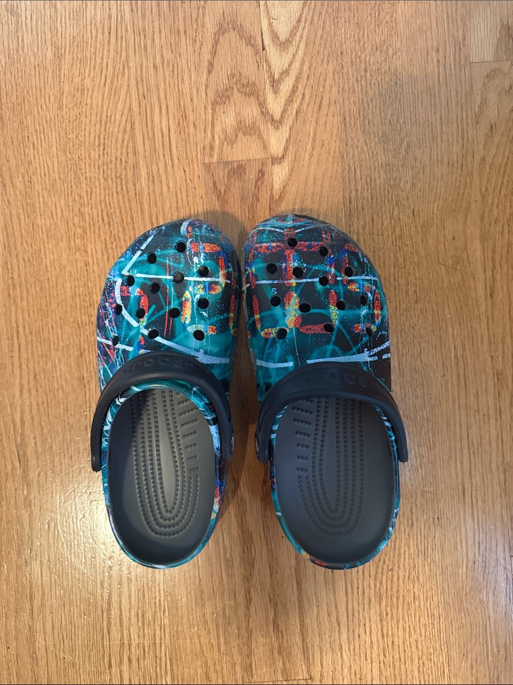 CROCS Kids Teal Paint-Splash Clogs - Size J6